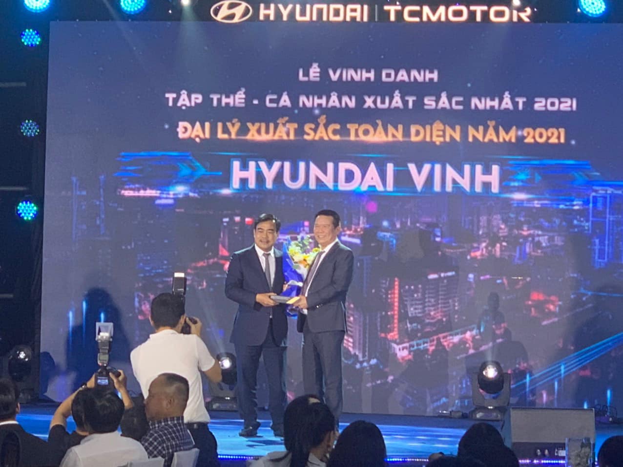 Hyundai Vinh đạt danh hiệu đại lý xuất sắc toàn diện năm 2021