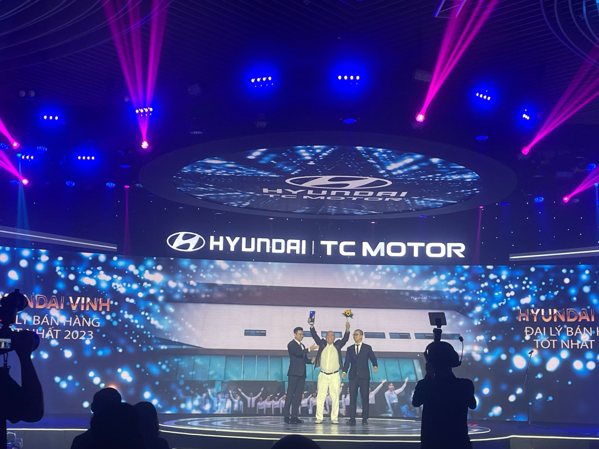 Chúc mừng Hyundai Vinh -  được VINH DANH XUẤT SẮC trong 79 đại lý trên toàn quốc