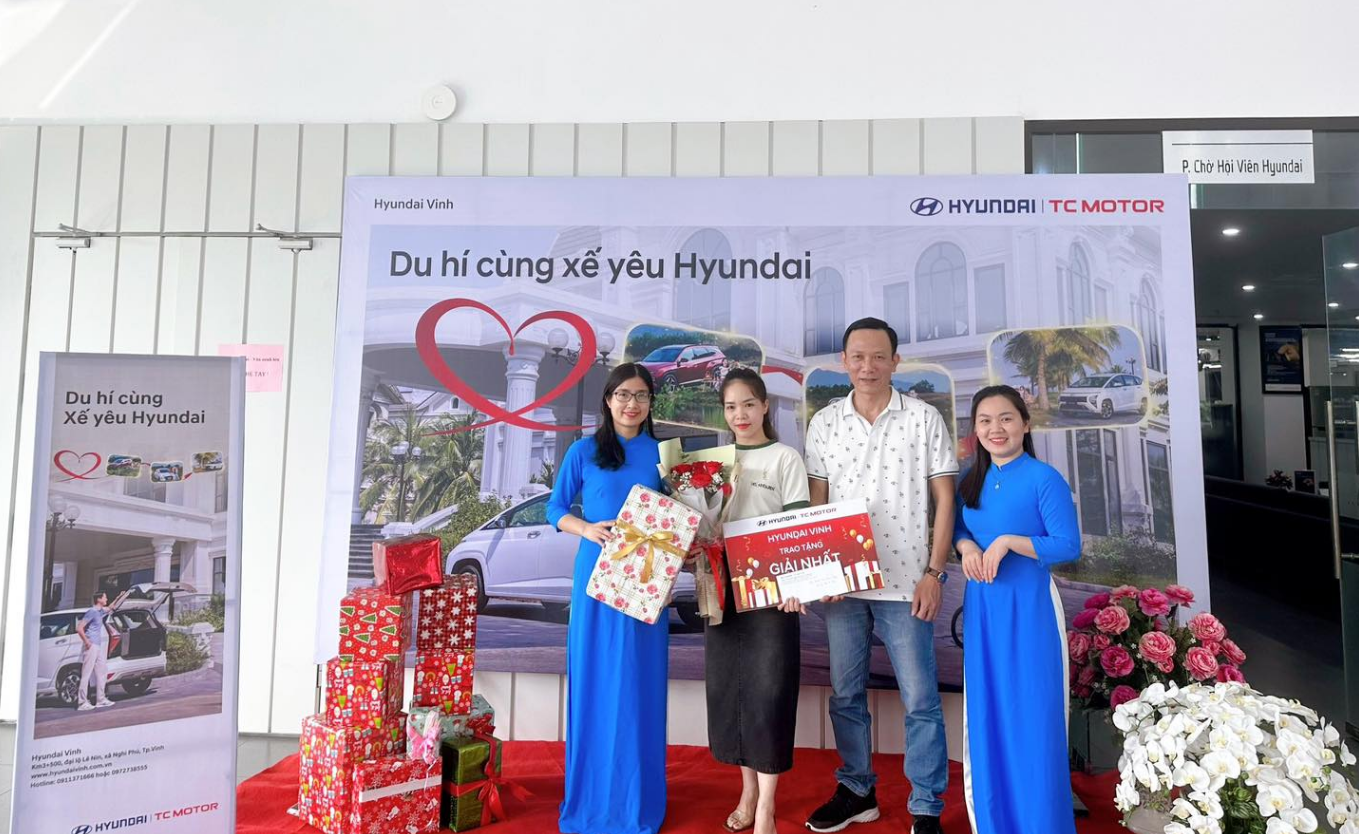 Hyundai Vinh trao quà tri ân Chung kết cuộc thi "Du hí cùng xế yêu Hyundai"